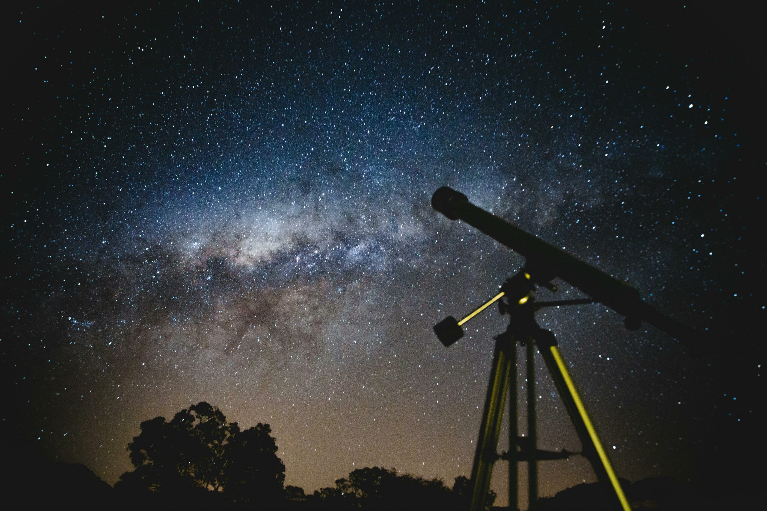 pexels-photo-2034892-2034892-scaled Quel télescope choisir en 2025 ? Guide technique & comparatif pour bien débuter en astronomie