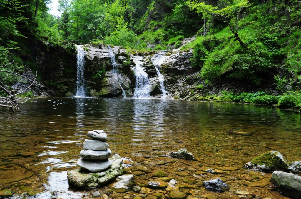 pexels-photo-949194-949194-1024x680 7 spots de baignade sauvage en France pour échapper à la foule cet été 💦